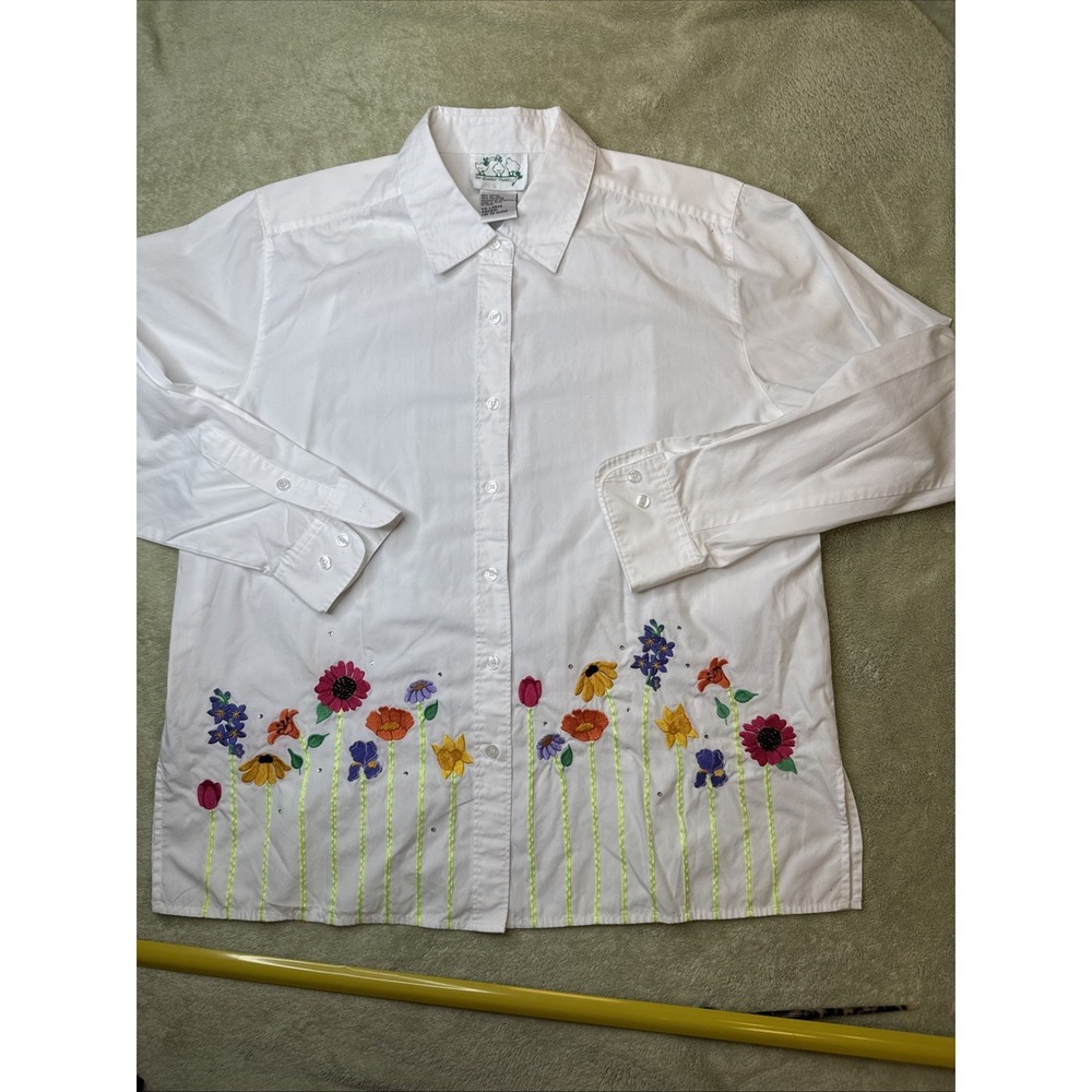 Quacker Factory women LArge L garden flower embroidered white blouse shirt long